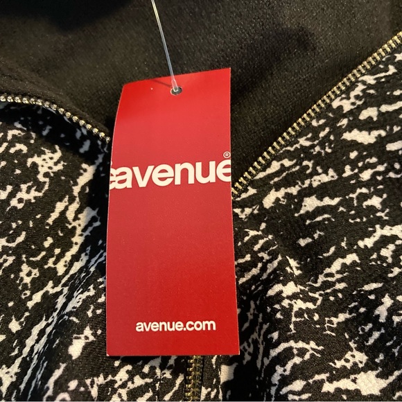 Avenue Size 26/28 Black and White Pattern Top NWT - Picture 7 of 10